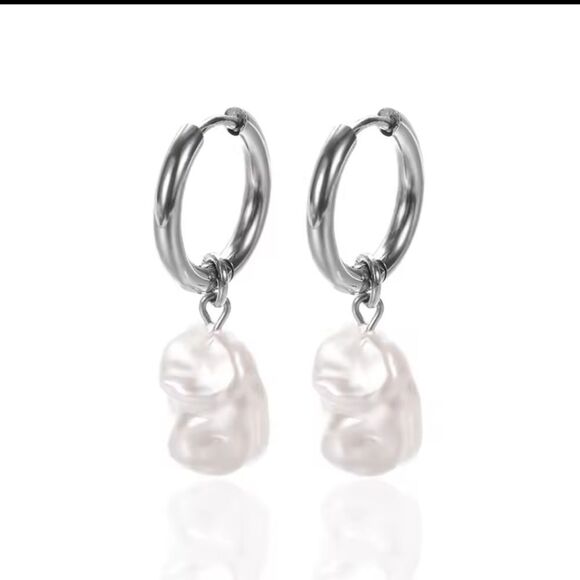 New ZARA Silver Huggie Hoop Earrings with Pearl Drops - Picture 1 of 7